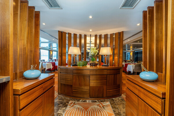 Amawaterways AmaVida Main Restaurant 8 ©Bruno Barreira & Amawaterways.jpeg